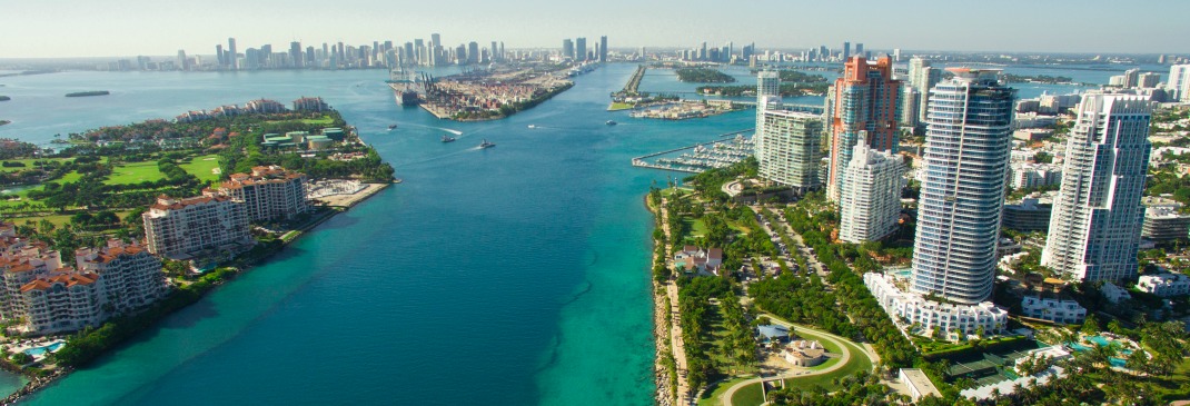 Panoramablick über Miami im Sommer